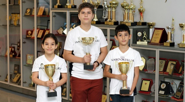 ÖZEL SANKO OKULLARI ÖĞRENCİLERİ SATRANÇTA 3 KUPA KAZANDI..