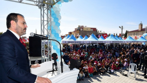 MAHİR ÜNAL ÇOCUKLARIN GÖNÜLLERİNİ FETH ETTİ...