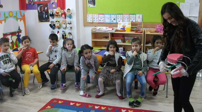Simya Eğitim Kurumlarında Diş Floru Uygulaması ile Sağlıklı Gülücükler