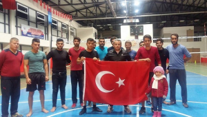 ÖZEL HAREKAT POLİSİ OLMAK İÇİN TER DÖKÜYORLAR..