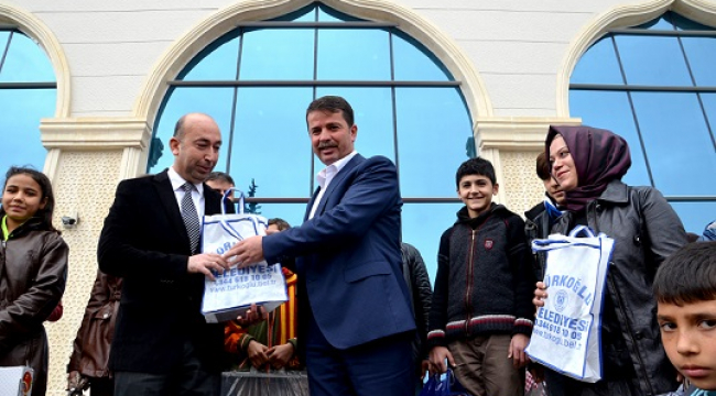 TÜRKOĞLU'NDA ÖĞRENCİLER HARÇLIKLARI İLE KAMPANYAYA DESTEK OLDULAR..