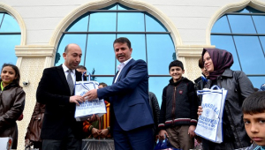 TÜRKOĞLU'NDA ÖĞRENCİLER HARÇLIKLARI İLE KAMPANYAYA DESTEK OLDULAR..