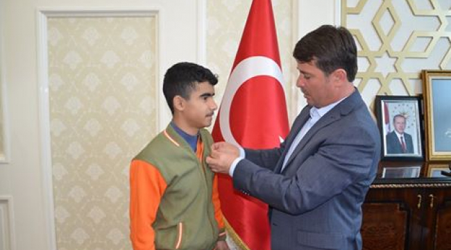 'BAŞKAN OKUMUŞ'TAN TÜRKİYE BİRİNCİSİNE ÖDÜL..