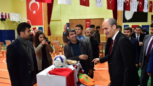 DULKADİROĞLU'NDAN AMATÖR SPOR KULÜPLERİNE MALZEME YARDIMI..