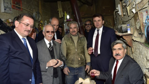 YAYMAN ÇEKİÇ SALLADI...