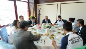 REKTÖR DEVECİ, SPORCULARI İLE BULUŞTU..