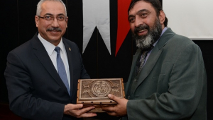 Ahmet Yenilmez, KSÜ’de‘Safahat’ İsimli Tiyatro Oyununu Sergiledi..