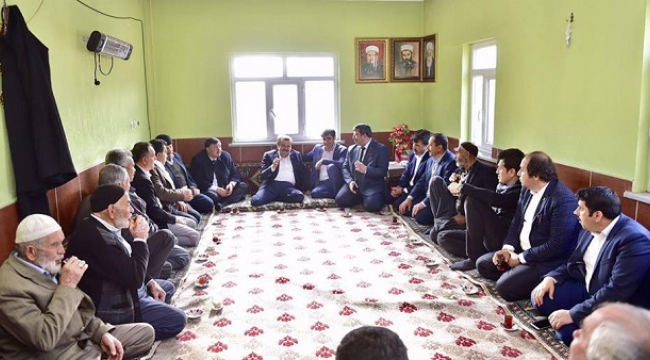 BAŞKAN ERKOÇ EKİNÖZÜ’NDE MAHALLELERİ GEZDİ.