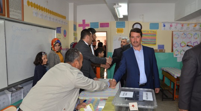 BAŞKAN OKUMUŞ OYUNU AŞAĞISARILAR’DA KULLANDI...