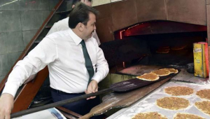 ERKOÇ KÜREK SALLADI...