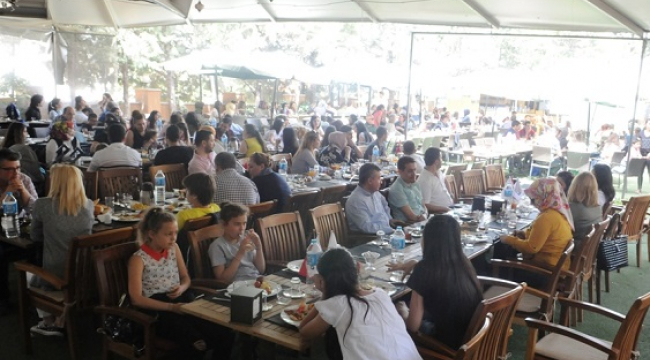 HEMŞİRELER KAHVALTIDA BİR ARAYA GELDİ..