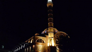 DULKADİROĞLU'NDAN ŞEYH ADİL CAMİ'NE ÖZEL AYDINLATMA..