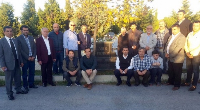 BÜYÜK USTA AŞIK YENER KABRİ BAŞINDA ANILDI..