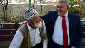 YAŞLILARIMIZ KUŞAKLAR ARSINDA KÖPRÜDÜR...