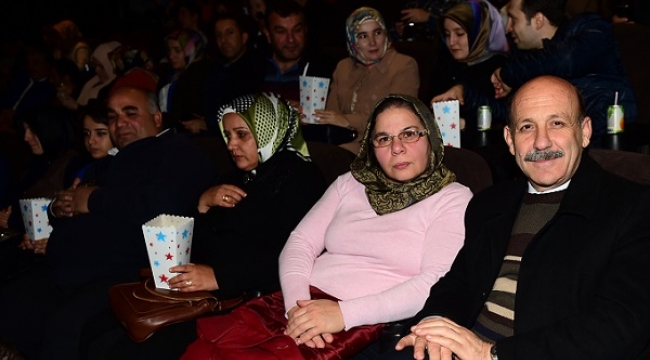 AYLA İZLEYENLERİ AĞLATTI ..