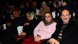 AYLA İZLEYENLERİ AĞLATTI ..