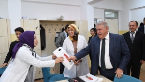 Başkan Hanefi Mahçiçek, “İnsanlığı Aydınlık Yarınlara Taşıyan Öğretmenlerimizdir”..