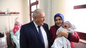 BAŞKAN MAHÇİÇEK'TEN HOŞGELDİN BEBEK HEDİYESİ..
