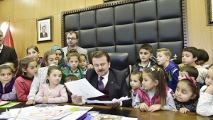 ÖĞRENCİLERDEN BAŞKAN ERKOÇ’A ZİYARET..