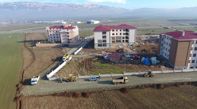 DULKADİROĞLU’NDAN HASTANE BÖLGESİNE YENİ YOLLAR..