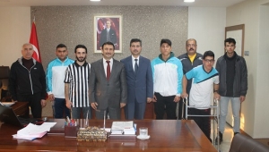 KAYMAKAM ÇEK, LİDER GENÇLİK SPOR KULÜBÜ YÖNETİMİNİ KABUL ETTİ..