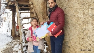 KARNE ÖĞRENCİLERİN YANINA GİTTİ...