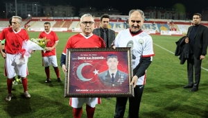ÖMER HALİSDEMİR ANISINA TOPBAŞI..