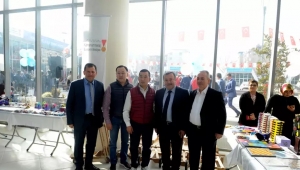 YAKUTİSTAN'LI MİSAFİRLER SERGİYE HAYRAN KALDILAR