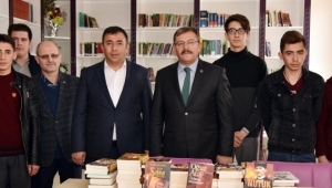 BAŞKAN AYDIN ÖĞRENCİLERİN TALEPLERİNİ GERİ ÇEVİRMEDİ