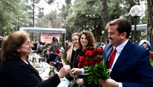 BAŞKAN ERKOÇ’TAN BAYAN PERSONELLERE JEST..