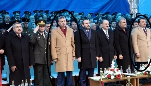 SİYASETTE SARI PALTOLARIN SIRRI...