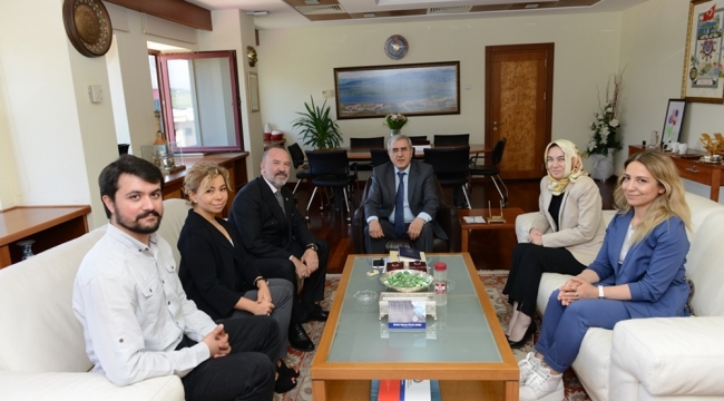 ECZACILAR ODASINDAN REKTÖR CAN’A ‘HAYIRLI OLSUN’ ZİYARETİ
