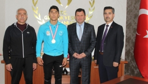 ŞAMPİYONDAN İL MÜDÜRÜNE ZİYARET