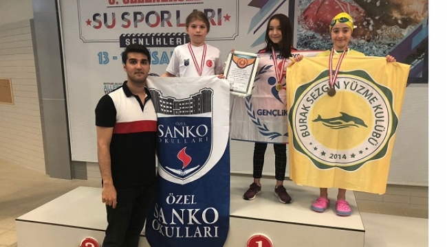 SANKOLU YÜZÜCÜLER REKOR KIRDI..