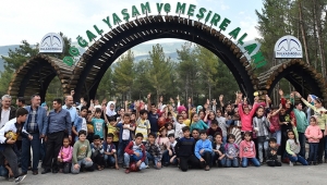 SURİYELİ YETİMLER MİNİ HAYVANAT BAHÇESİNDE