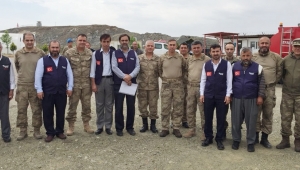 VERENEL, SINIRDA MEHMETÇİĞE KURBAN KESTİ