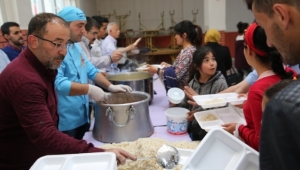 BELEDİYENİN GÖNÜL SOFRASI İLK MİSAFİRLERİNİ AĞIRLADI...