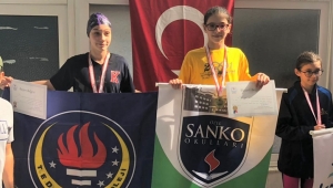 BERİL ÖZTÜRK YÜZMEDE TÜRKİYE FİNALLERİNE GİDİYOR