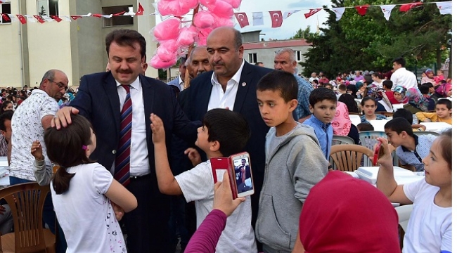 BÜYÜKŞEHİR’DEN İLÇELERDE 50 BİN KİŞİLİK İFTAR..