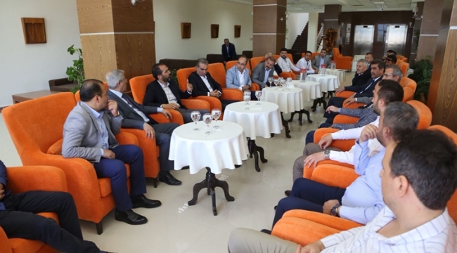 ÖZDEMİR, KAPI KAPI DOLAŞARAK VATANDAŞLA GÖNÜL BAĞI KURMAYA DEVAM EDİYOR
