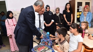 BAŞKAN OKAY, EĞİTİM ÖĞRETİMİN İLK GÜNÜ ÖĞRENCİLERİ YALNIZ BIRAKMADI..