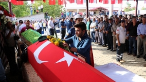 ŞEHİDİMİZ BABAANNESİ İLE BİRLİKTE UĞURLANDI..