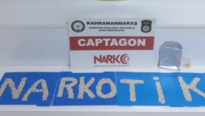 UYUŞTURUCU HAPLARLA MERKEZE GİREMEDEN YAKALANDI