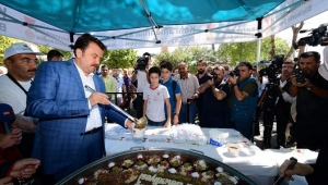 BÜYÜKŞEHİR’DEN 10 BİN KİŞİLİK AŞURE..