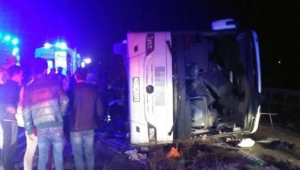 TRAFİK CANAVARI GÖKSUNDA İDİ.. 7 ÖLÜ, 24 YARALI..