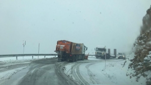 BÜYÜKŞEHİR KAR TEMİZLEME VE YOL AÇMA ÇALIŞMALARINA BAŞLADI