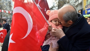 12 ŞUBAT'IN ANISINA 12 BİR TÜRK BAYRAĞI..
