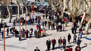 BAŞKAN DEMOKRASİ MEYDANI’NDA VATANDAŞLA KUCAKLAŞTI