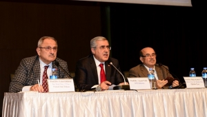 İSLAM MEDENİYETİNİN AHLAKİ VE HUKUKİ TEMELLERİ KONUŞULDU..