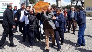 GAZETECİ GÖKHAN ŞAHİN BABASINI TOPRAĞA VERDİ..
